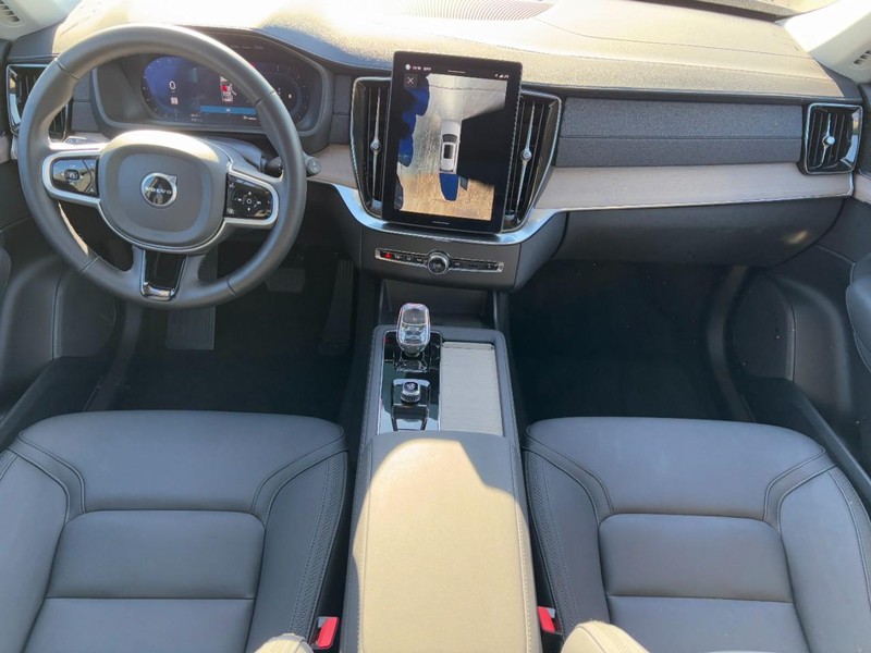 Volvo XC90 Vehicle Full-screen Gallery Image 13