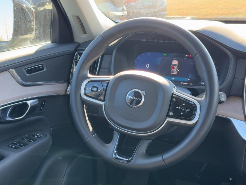 Volvo XC90 Vehicle Full-screen Gallery Image 14