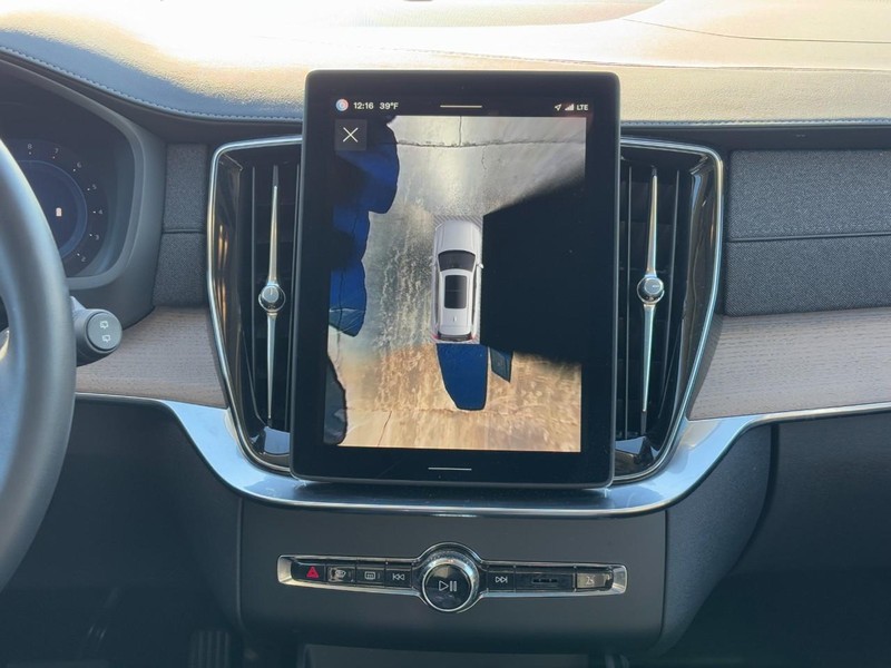 Volvo XC90 Vehicle Full-screen Gallery Image 15