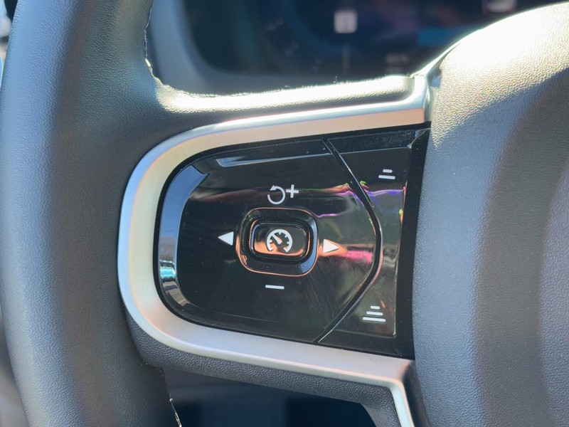 Volvo XC90 Vehicle Full-screen Gallery Image 19