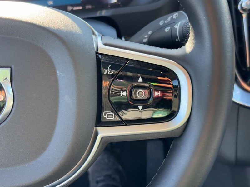 Volvo XC90 Vehicle Full-screen Gallery Image 21