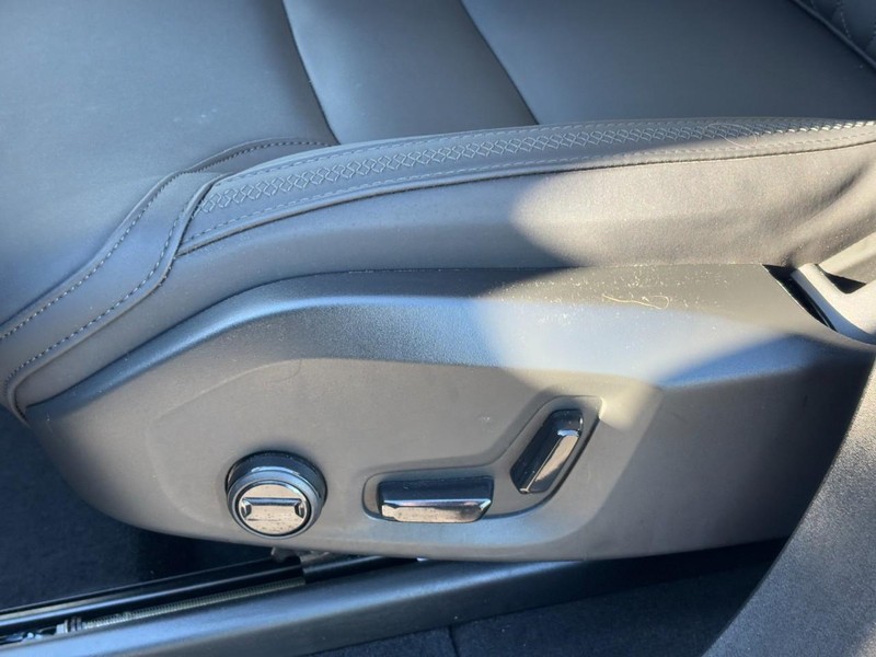 Volvo XC90 Vehicle Full-screen Gallery Image 25