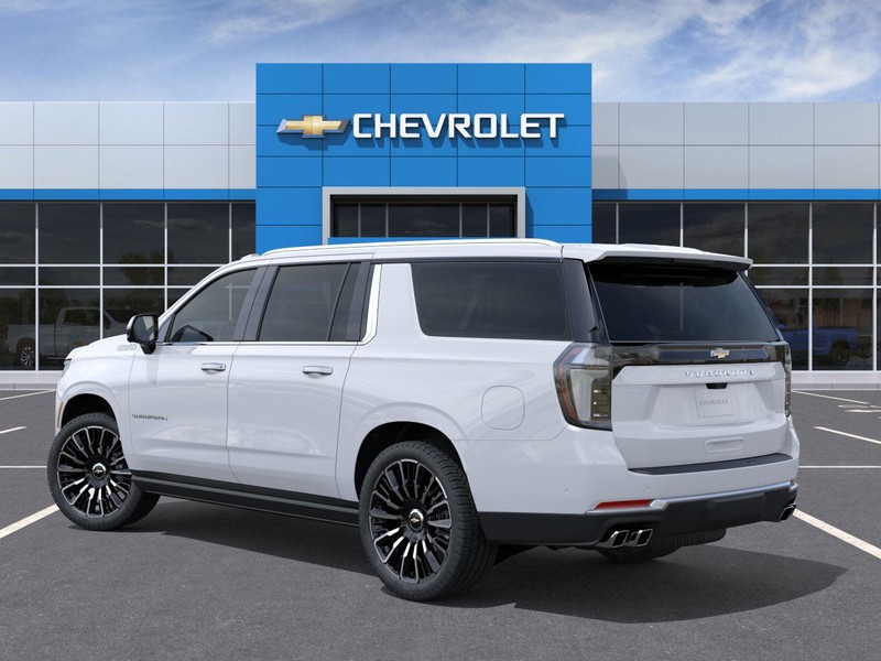 Chevrolet Suburban Vehicle Full-screen Gallery Image 3