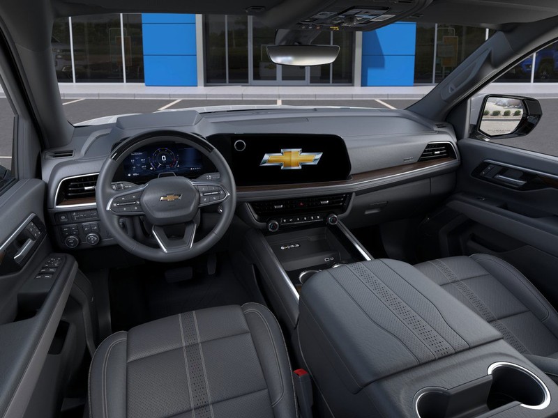 Chevrolet Suburban Vehicle Full-screen Gallery Image 15