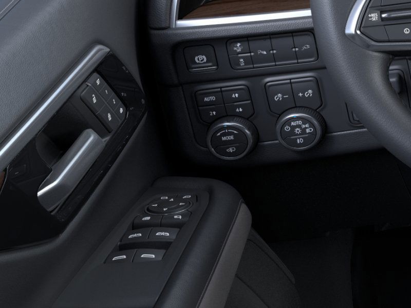 Chevrolet Suburban Vehicle Full-screen Gallery Image 22