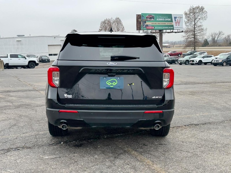 Ford Explorer Vehicle Full-screen Gallery Image 4