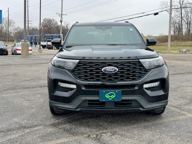 Ford Explorer Vehicle Full-screen Gallery Image 8