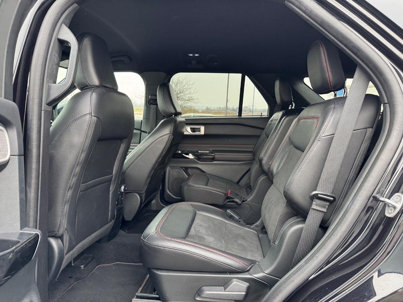 Ford Explorer Vehicle Full-screen Gallery Image 10