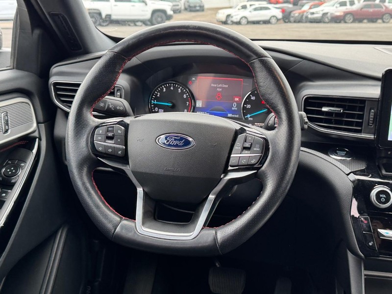 Ford Explorer Vehicle Full-screen Gallery Image 14