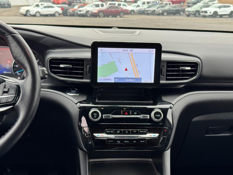 Ford Explorer Vehicle Full-screen Gallery Image 15