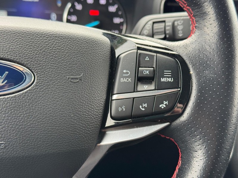 Ford Explorer Vehicle Full-screen Gallery Image 19