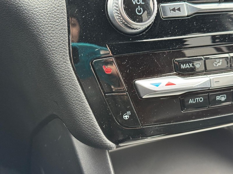 Ford Explorer Vehicle Full-screen Gallery Image 21