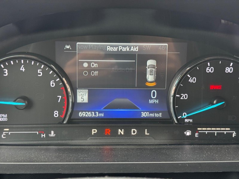 Ford Explorer Vehicle Full-screen Gallery Image 23