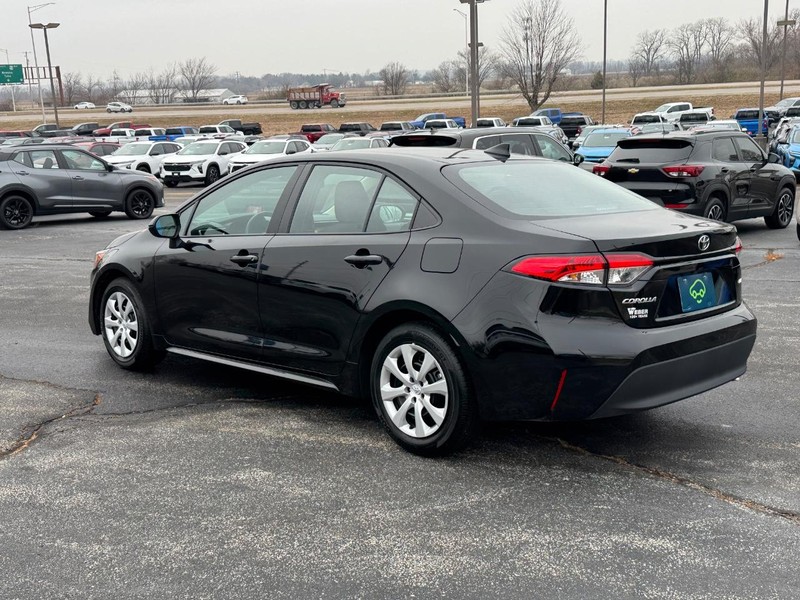 Toyota Corolla Vehicle Full-screen Gallery Image 2