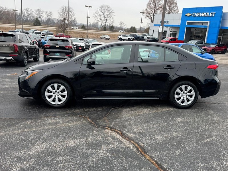 Toyota Corolla Vehicle Full-screen Gallery Image 3