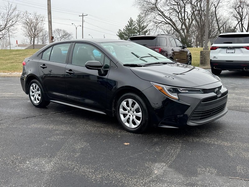 Toyota Corolla Vehicle Full-screen Gallery Image 7