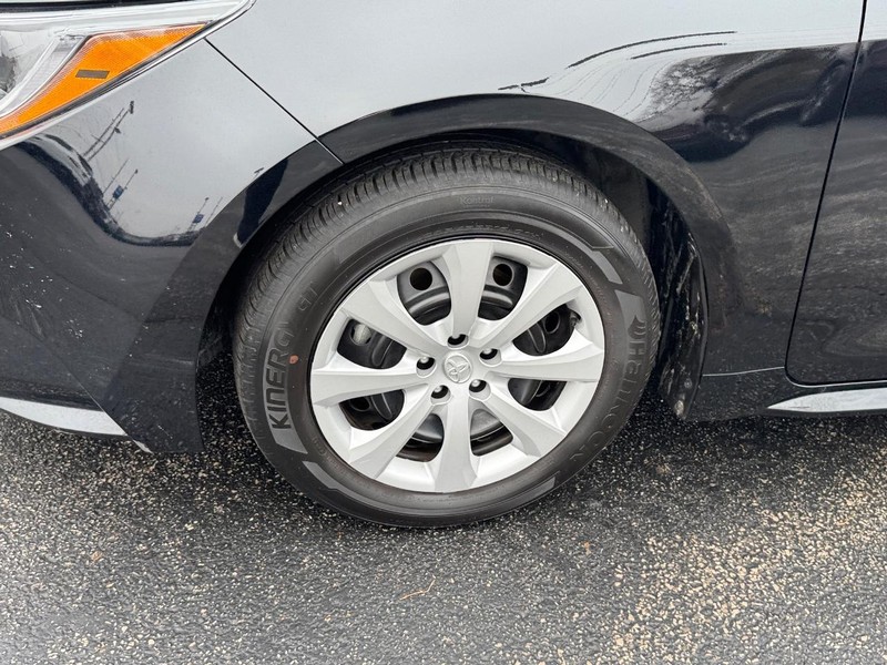 Toyota Corolla Vehicle Full-screen Gallery Image 9