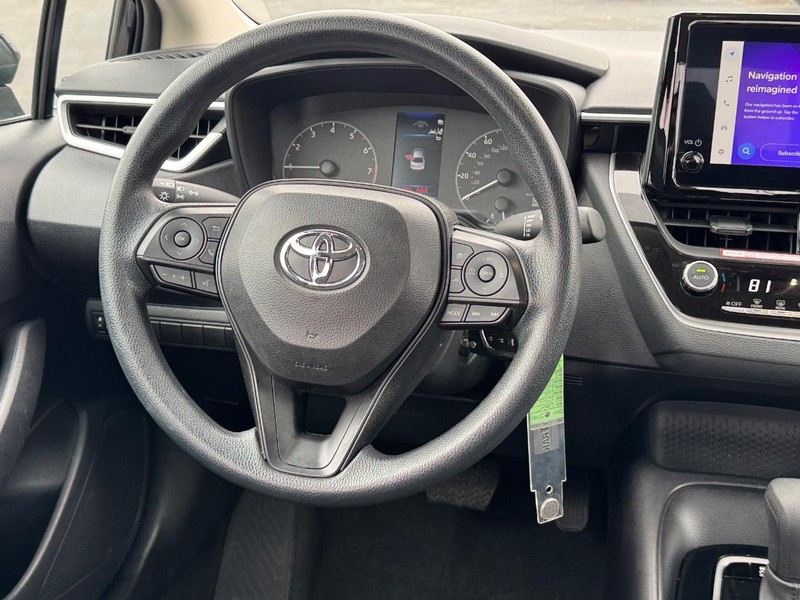 Toyota Corolla Vehicle Full-screen Gallery Image 12