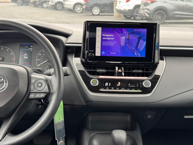 Toyota Corolla Vehicle Full-screen Gallery Image 13