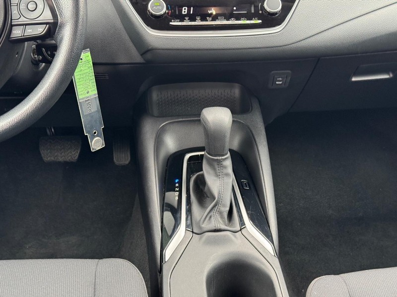 Toyota Corolla Vehicle Full-screen Gallery Image 14