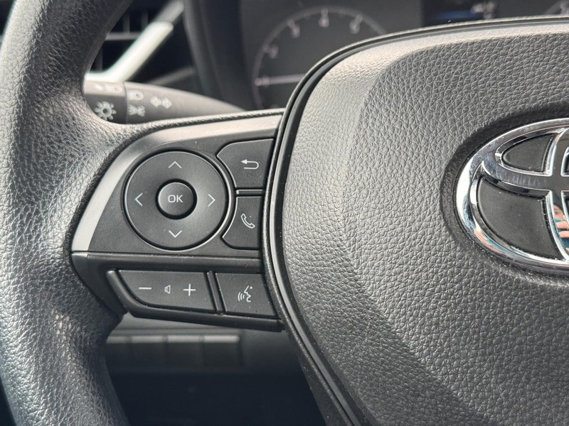 Toyota Corolla Vehicle Full-screen Gallery Image 18