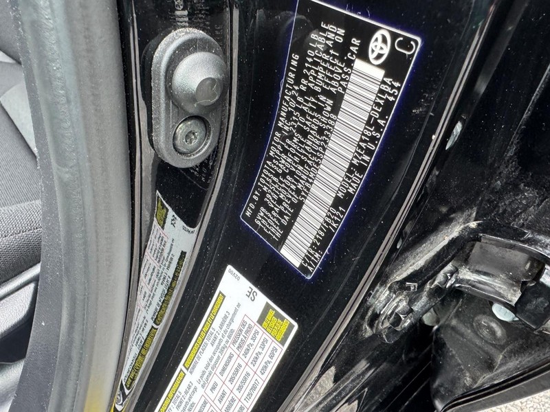 Toyota Corolla Vehicle Full-screen Gallery Image 22