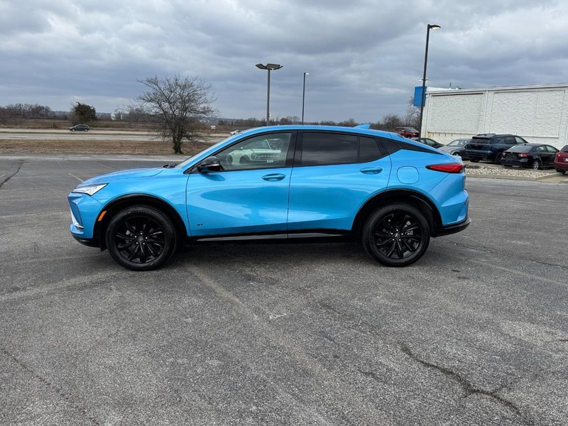 Buick Envista Vehicle Full-screen Gallery Image 02