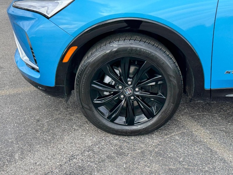 Buick Envista Vehicle Full-screen Gallery Image 09