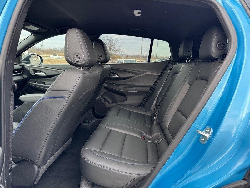 Buick Envista Vehicle Full-screen Gallery Image 10