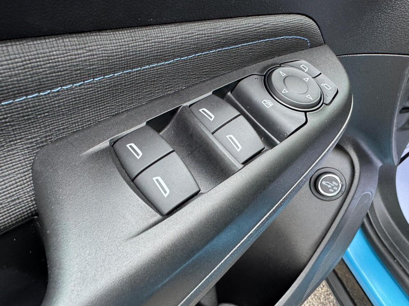 Buick Envista Vehicle Full-screen Gallery Image 16