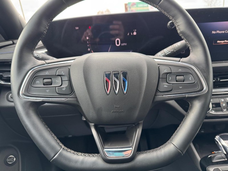 Buick Envista Vehicle Full-screen Gallery Image 17