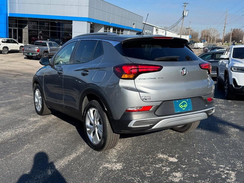 Buick Encore GX Vehicle Full-screen Gallery Image 03