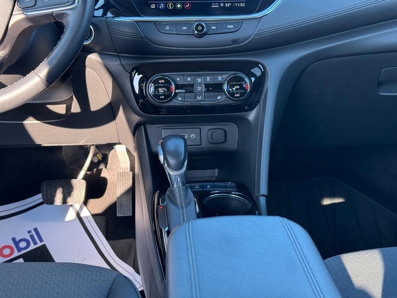 Buick Encore GX Vehicle Full-screen Gallery Image 14