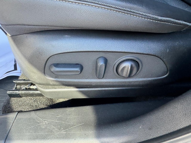 Buick Encore GX Vehicle Full-screen Gallery Image 15