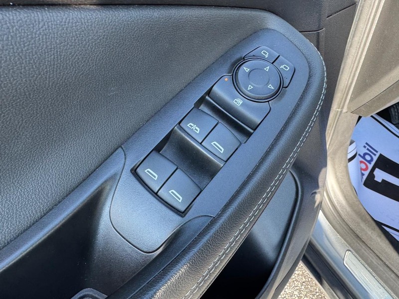 Buick Encore GX Vehicle Full-screen Gallery Image 16