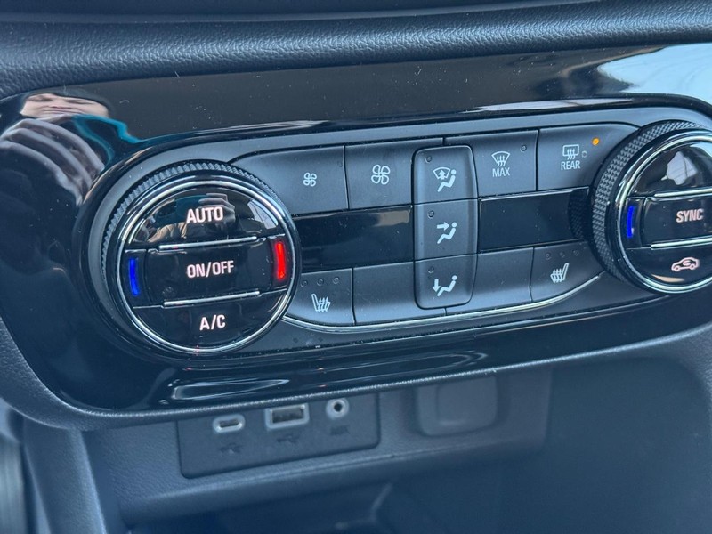 Buick Encore GX Vehicle Full-screen Gallery Image 20