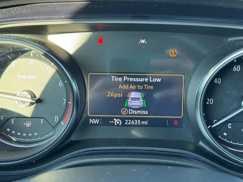 Buick Encore GX Vehicle Full-screen Gallery Image 22