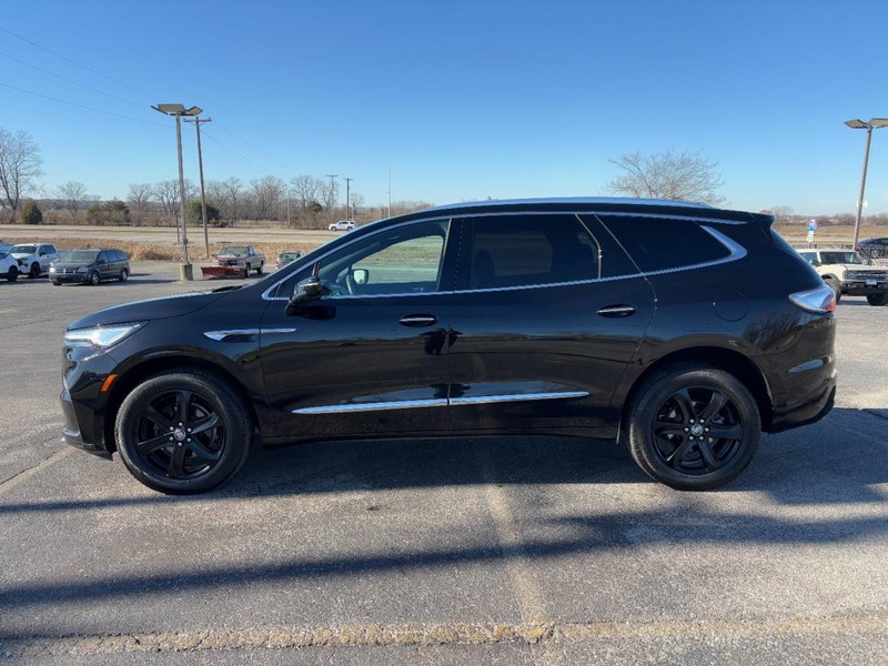 Buick Enclave Vehicle Full-screen Gallery Image 02