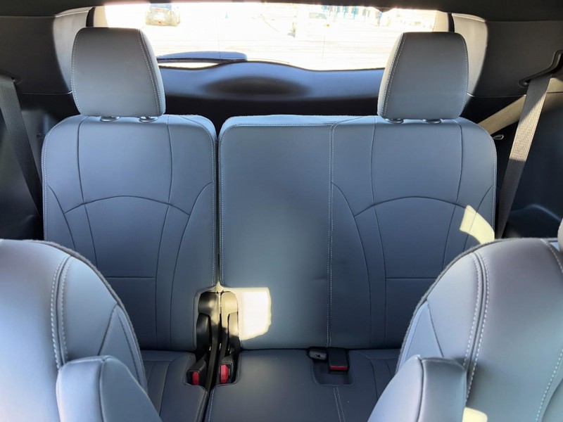 Buick Enclave Vehicle Full-screen Gallery Image 12