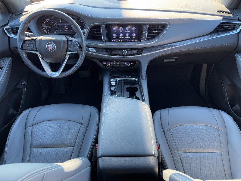Buick Enclave Vehicle Full-screen Gallery Image 13