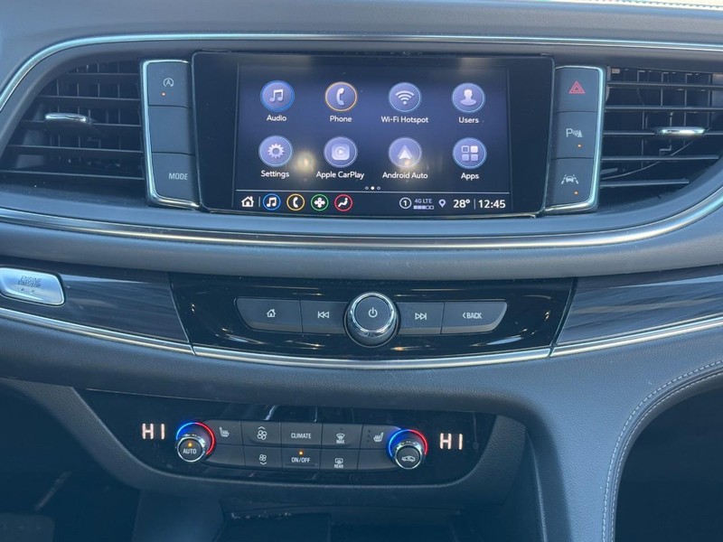 Buick Enclave Vehicle Full-screen Gallery Image 15