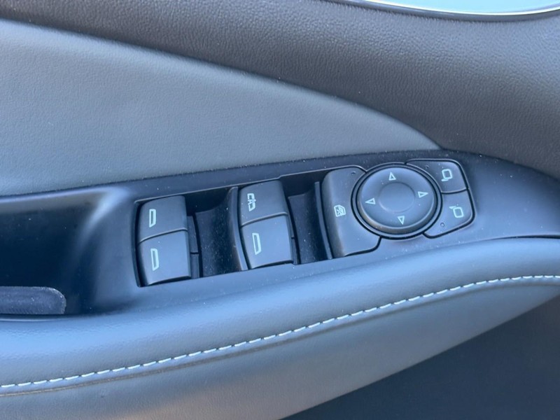 Buick Enclave Vehicle Full-screen Gallery Image 17