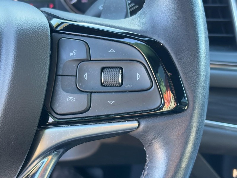 Buick Enclave Vehicle Full-screen Gallery Image 21