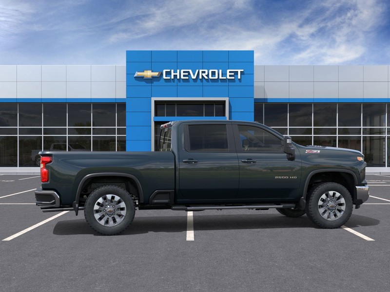Chevrolet Silverado 2500HD Vehicle Full-screen Gallery Image 5