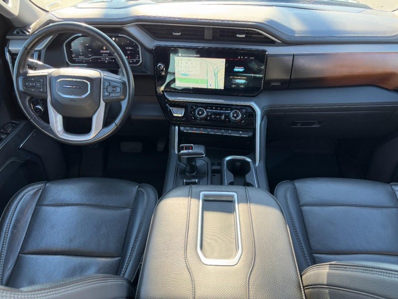 GMC Sierra 1500 Vehicle Full-screen Gallery Image 12