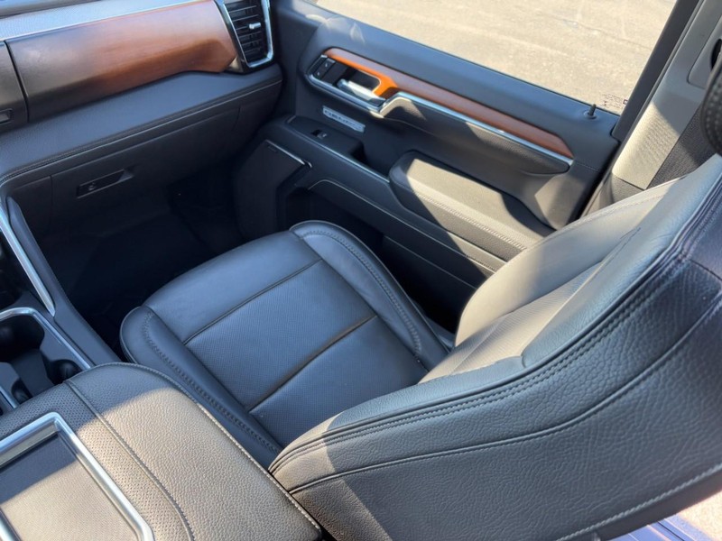 GMC Sierra 1500 Vehicle Full-screen Gallery Image 15