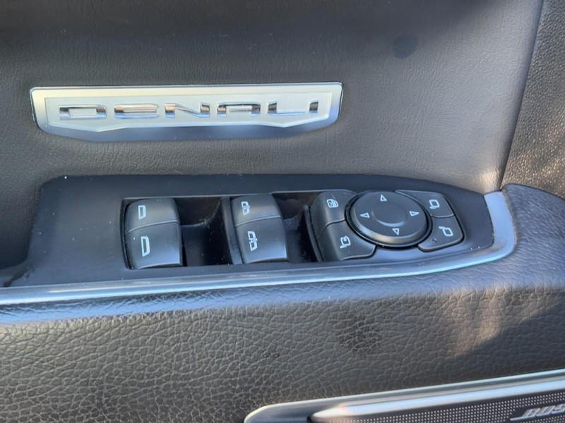 GMC Sierra 1500 Vehicle Full-screen Gallery Image 16