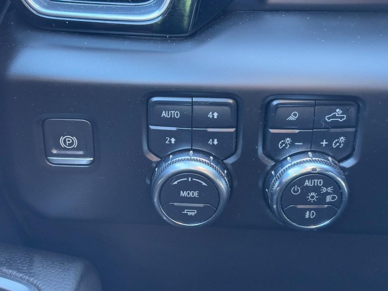 GMC Sierra 1500 Vehicle Full-screen Gallery Image 17