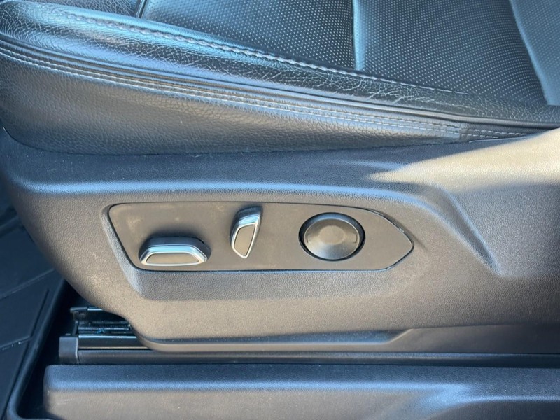 GMC Sierra 1500 Vehicle Full-screen Gallery Image 25