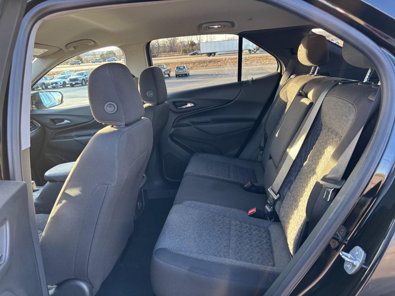 Chevrolet Equinox Vehicle Full-screen Gallery Image 10